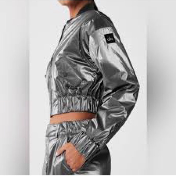 NWOT - alo yoga break line metallic jacket size S / silver - Picture 3 of 4